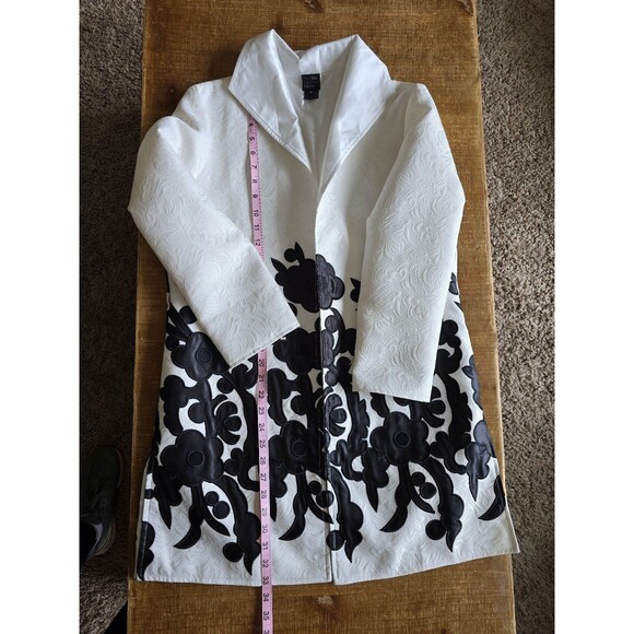 Metropolitan Opera black and white lightweight jacket Women's size small - Picture 8 of 10